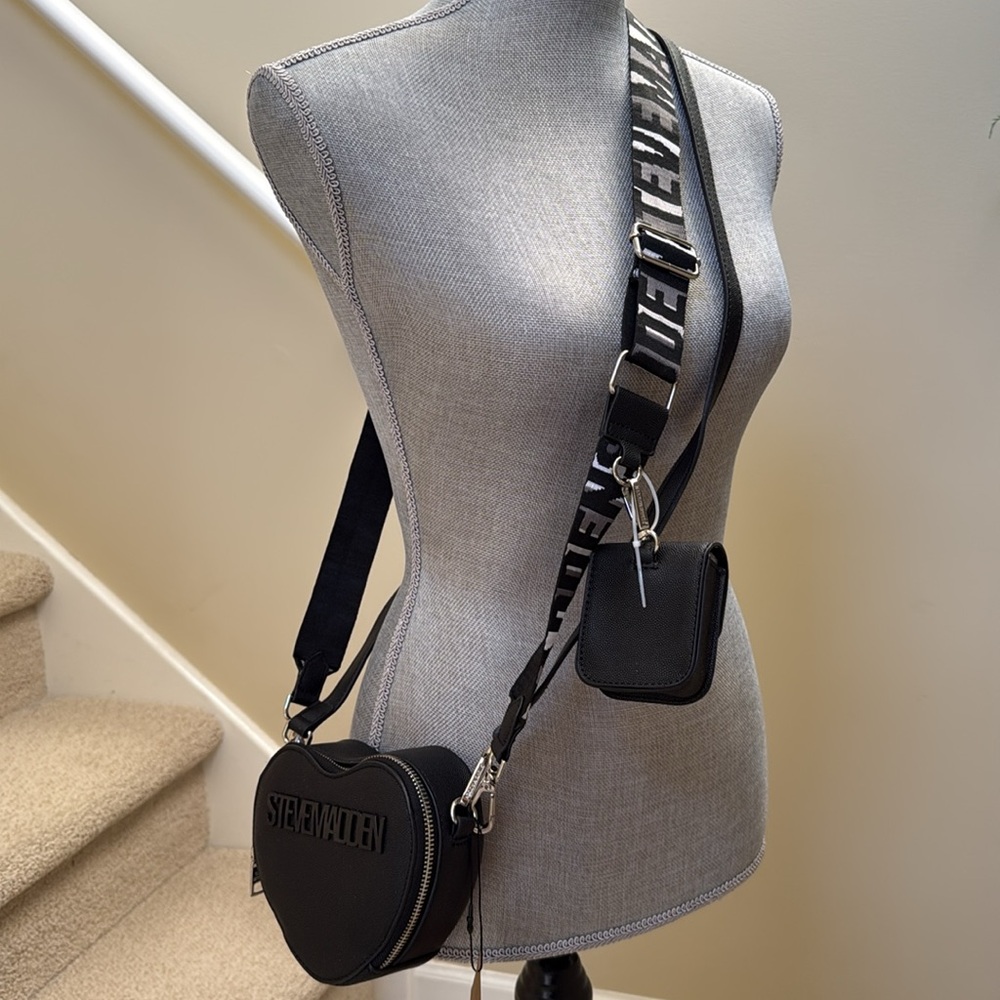New Steve Madden Black Heart Crossbody Bag.  Two crossbody removeable straps. - Picture 11 of 14